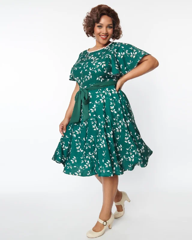 Unique Vintage Emerald Leaf Swing Dress | Green