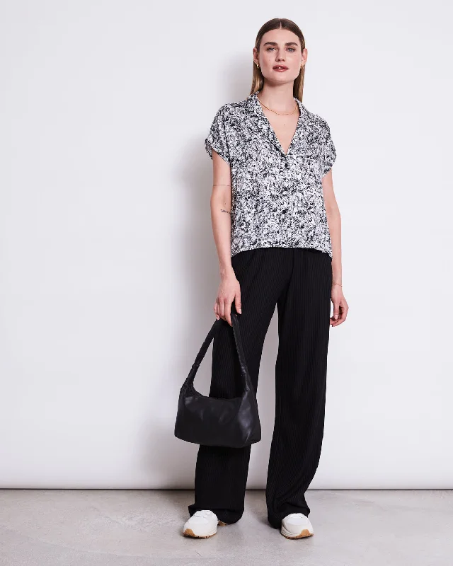 BLOUSE TIERRA NERVOUS PRINT BLACK Chic Off-Shoulder Blouse