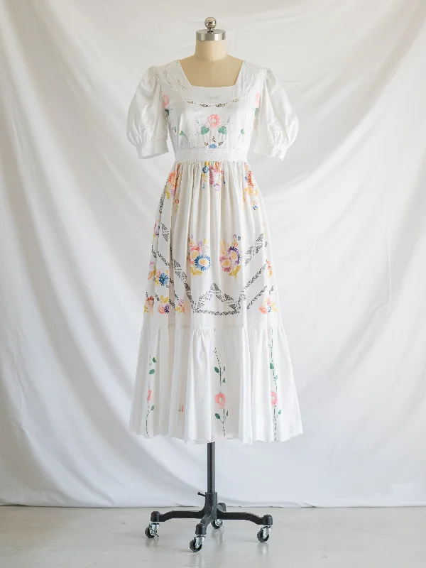 Re-design Upcycled Daisy Buttonhole Stitch Embroidery Maxi Dress Elegant Lace-Up Maxi Dress
