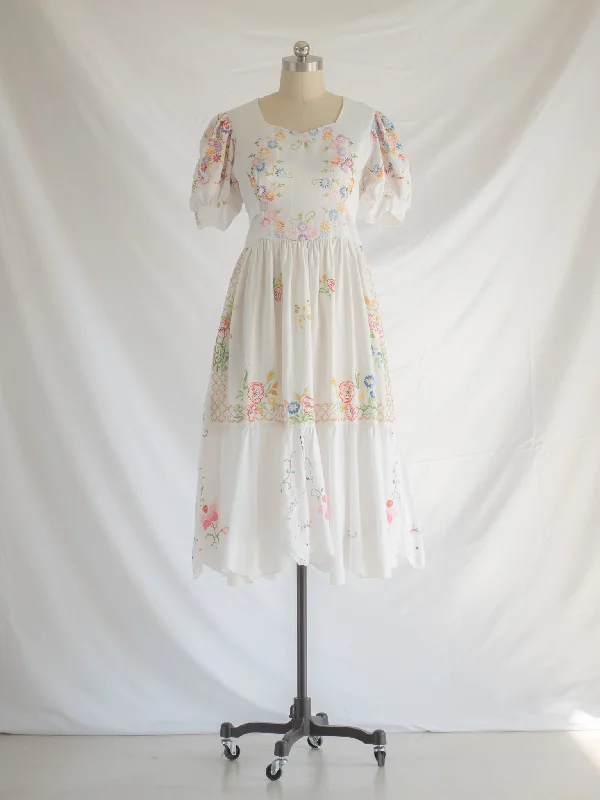 Re-design Upcycled Daisy Sweetheart Neck White Maxi Dress Stylish Maxi Dress with Frills Re-design Upcycled Daisy Sweetheart Neck White Maxi Dress Stylish Maxi Dress with Frills