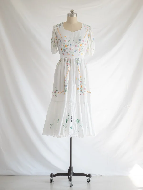 Re-design Upcycled Daisy Floral Embroidery Cotton Maxi Dress Comfortable Fitted Maxi Dress Re-design Upcycled Daisy Floral Embroidery Cotton Maxi Dress Comfortable Fitted Maxi Dress