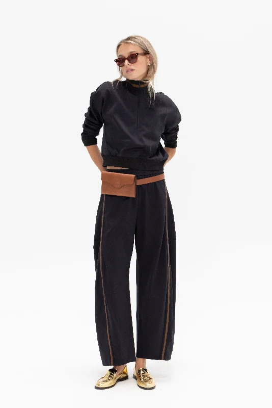 Cropped Sweatshirt, Black Hoodie with Hem Ribbing Snug Secure