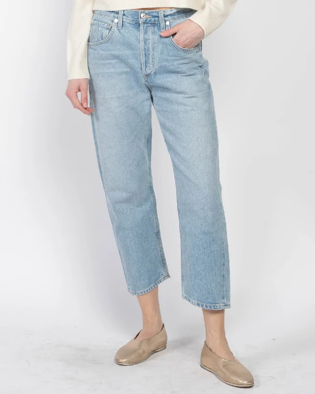Dahlia Jeans Comfortable Distressed Straight-Leg Jeans